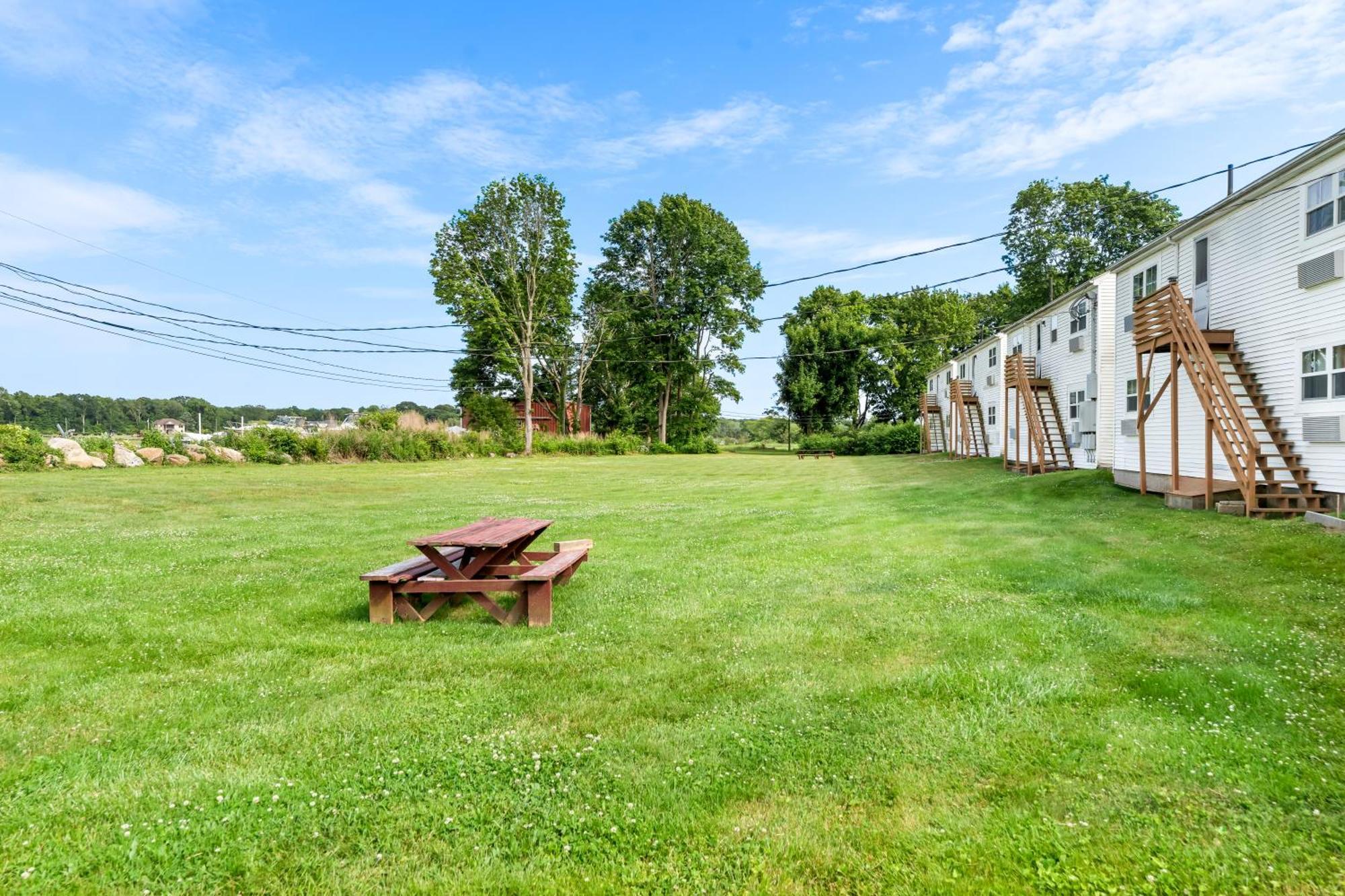 Americas Best Value Inn - Stonington Exterior foto